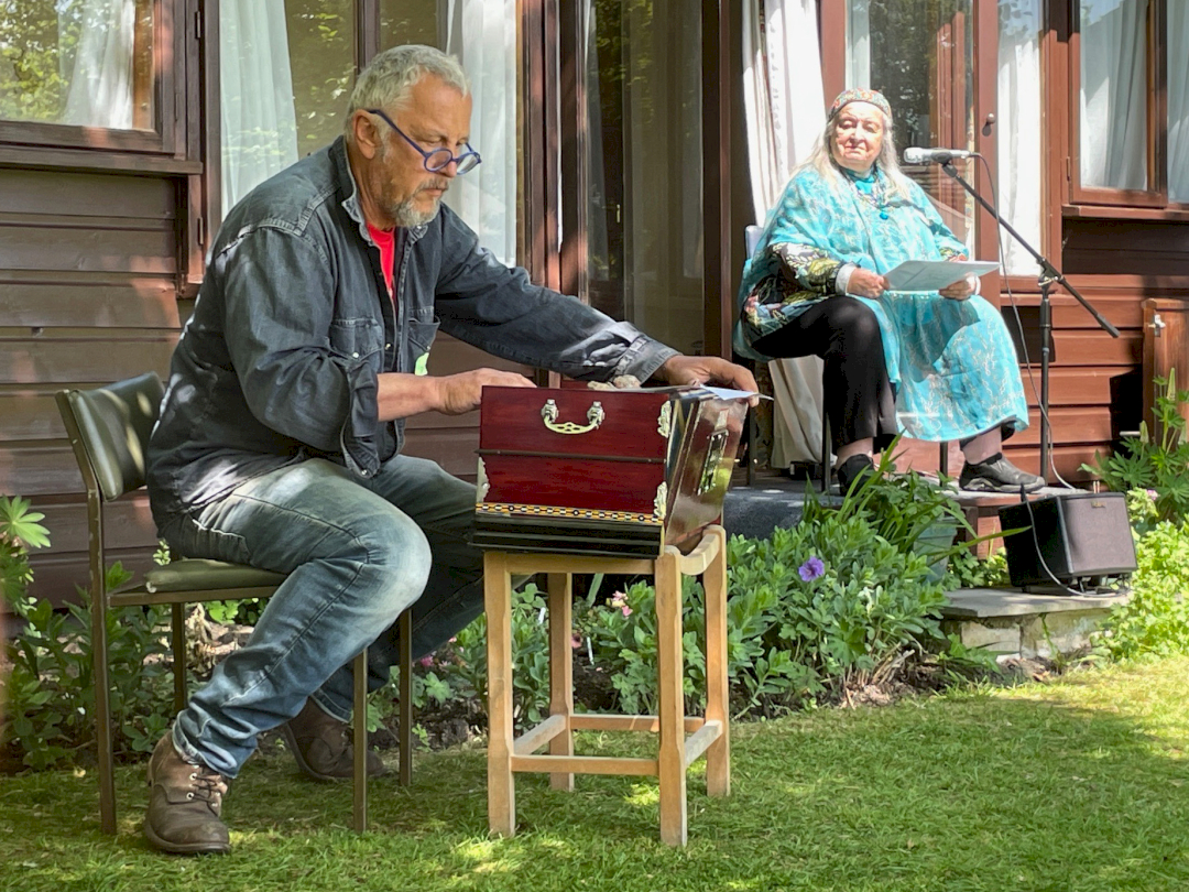 harmonium player